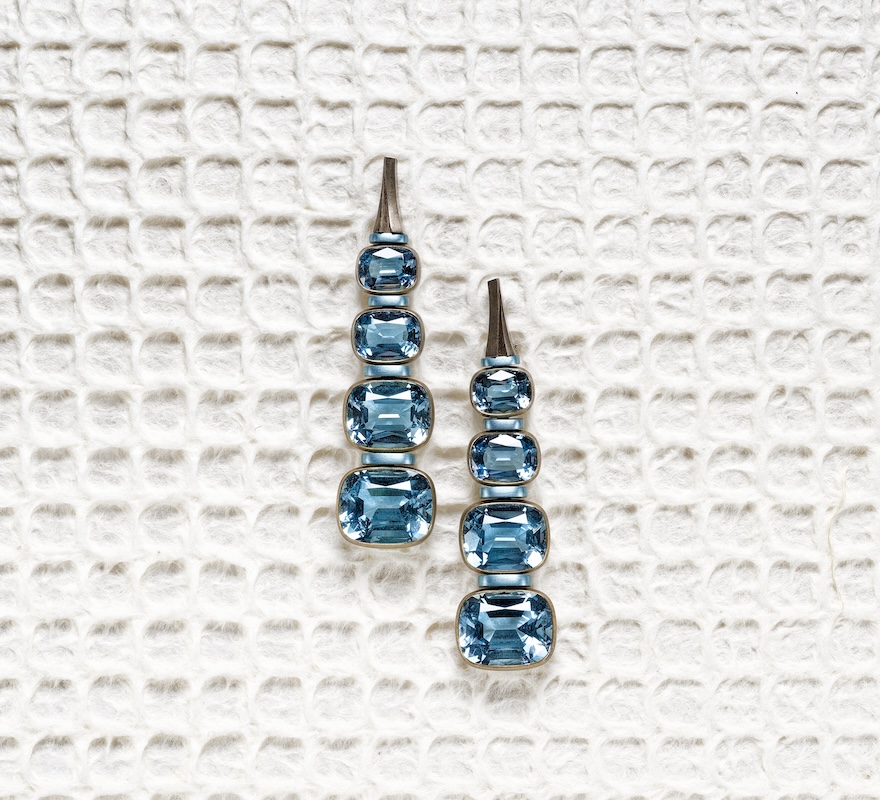 Hemmerle earrings, peridots, aluminium, white gold